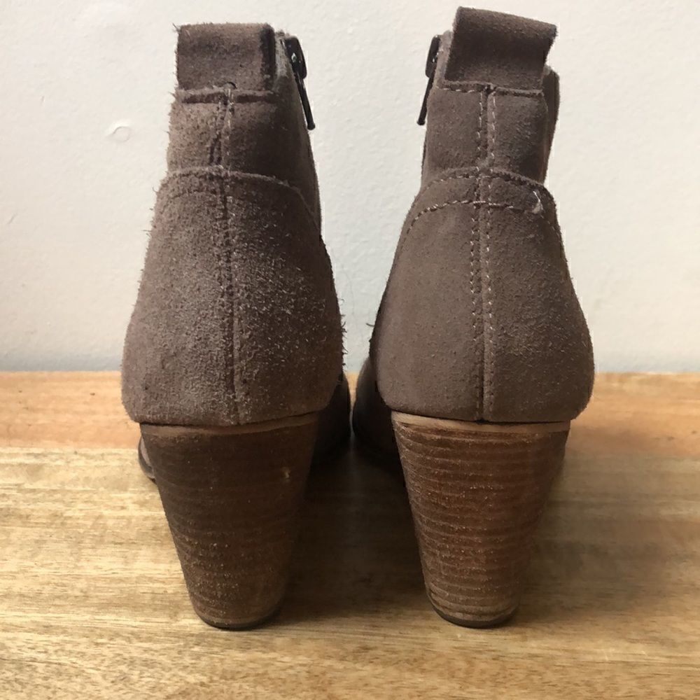 Plover Steve Madden Booties - Picture 4 of 11